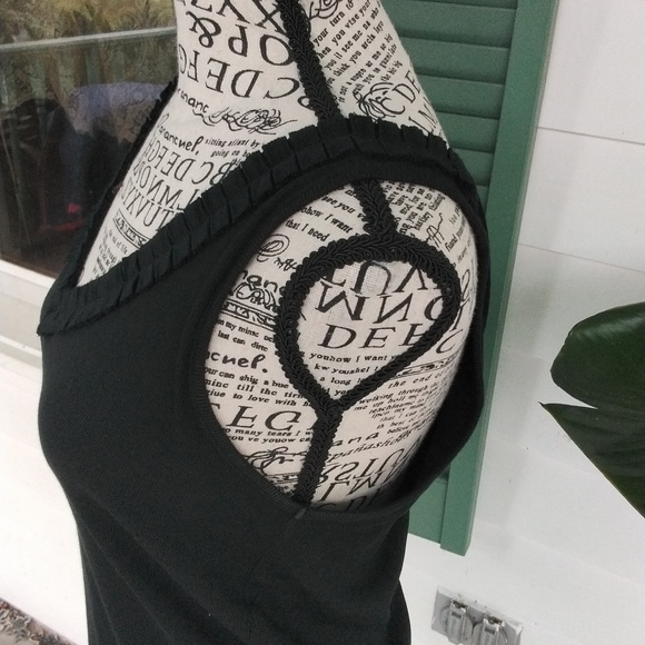 Women's NWOT Banana Republic Black Tank with cute Ruffled neckline size L - Picture 3 of 6